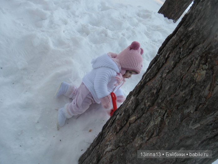 Прогулка Адорочки. Строительство горки и крепости из снега