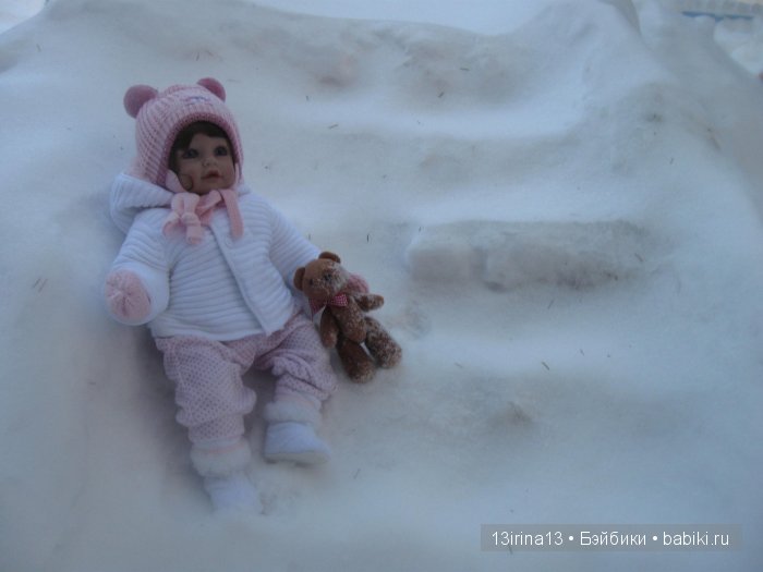 Прогулка Адорочки. Строительство горки и крепости из снега