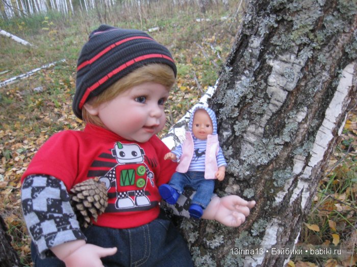 Прогулка в осеннем лесу чудесного, лучезарного малыша Адора