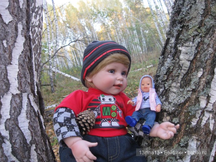 Прогулка в осеннем лесу чудесного, лучезарного малыша Адора