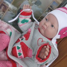 Маленькая Евочка любит наряжаться