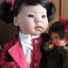 Азиаточка Миддлетончик и её любимые игрушки