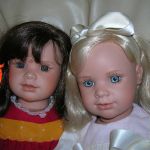 Какая между ними разница? Одна поет, другая дразнится