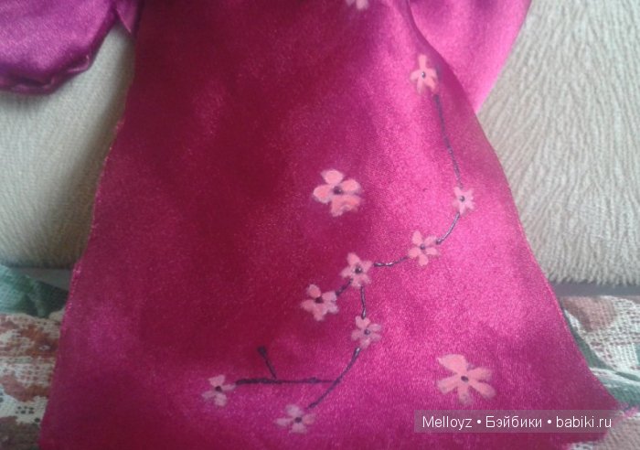 Вид сзади. Кимоно расписывалось вручную)