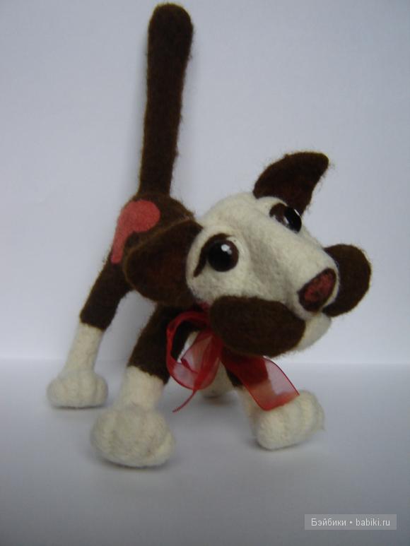 и завершает троицу, котейко Чарли.