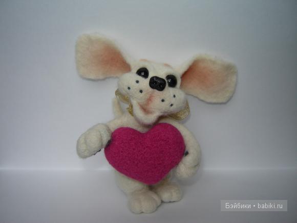 А это второй дружок, очень озорной щенок.