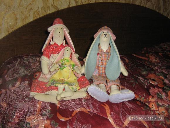 Семья зайчиков.