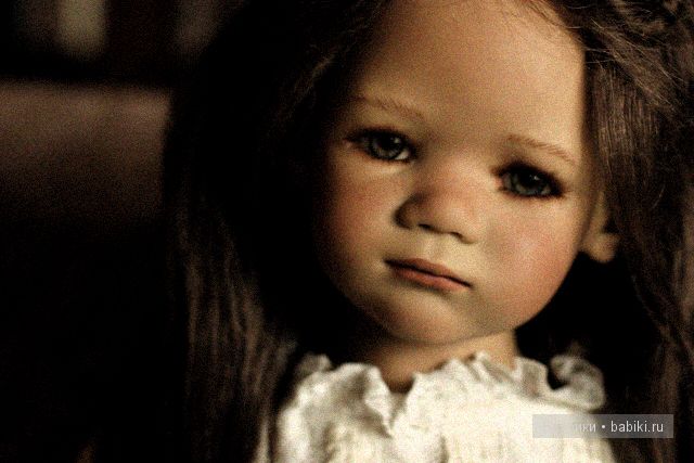 Милина в старинном платье