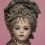 Роскошь антикварных кукол.