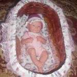 Люлька из газет. Кроватка для куклы своими руками