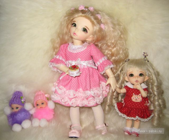 Розовое Платье, Трон и Корона