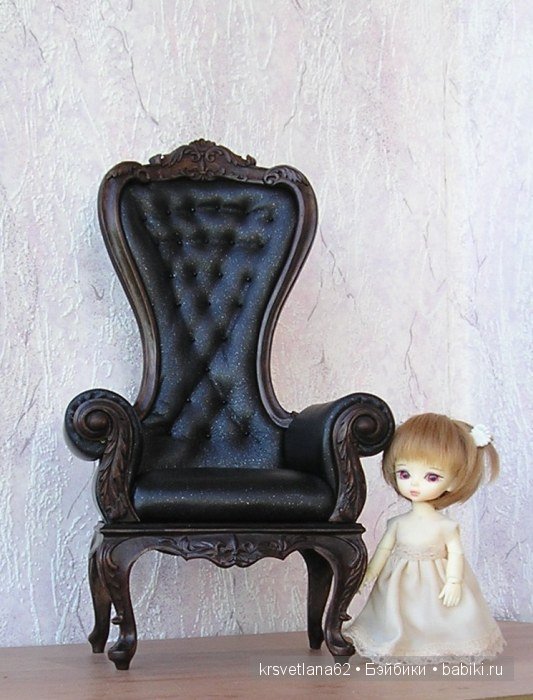 Кресло и пуфик с королевским символом (фото 2)