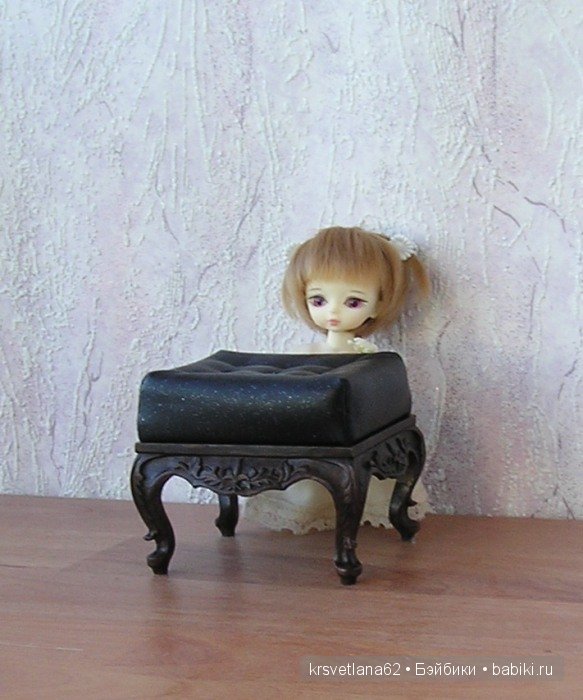 Кресло и пуфик с королевским символом (фото 7)