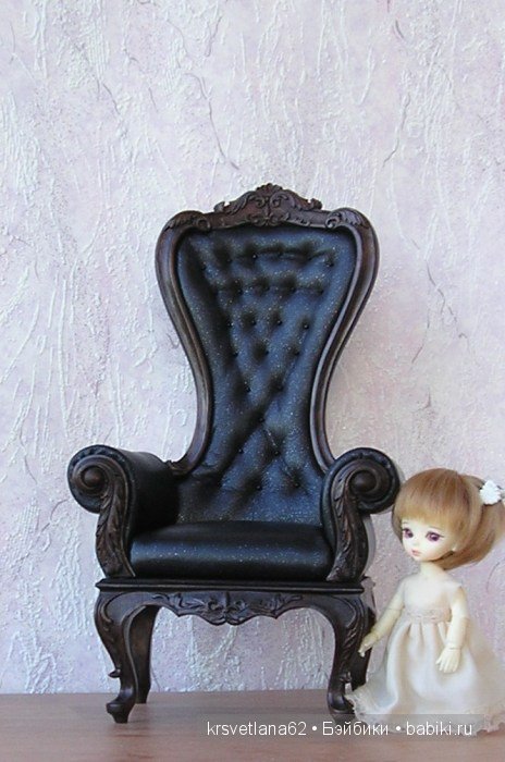 Кресло и пуфик с королевским символом (фото 5)