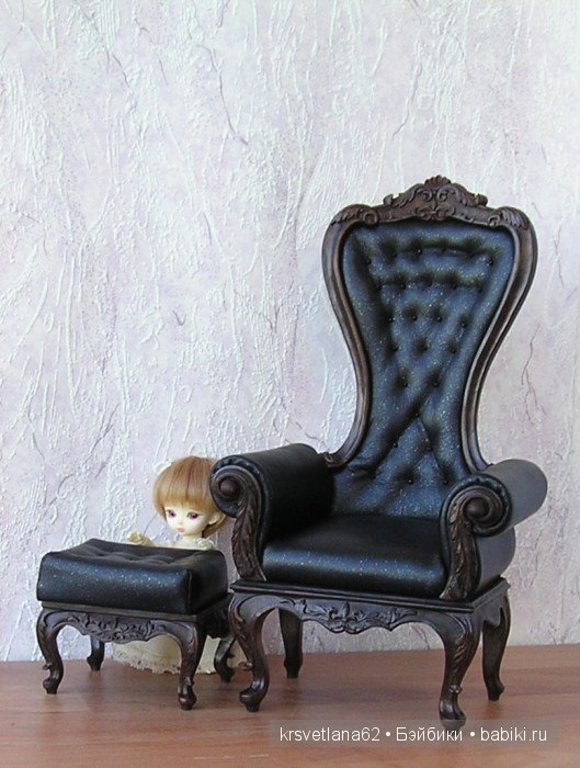 Кресло и пуфик с королевским символом (фото 9)