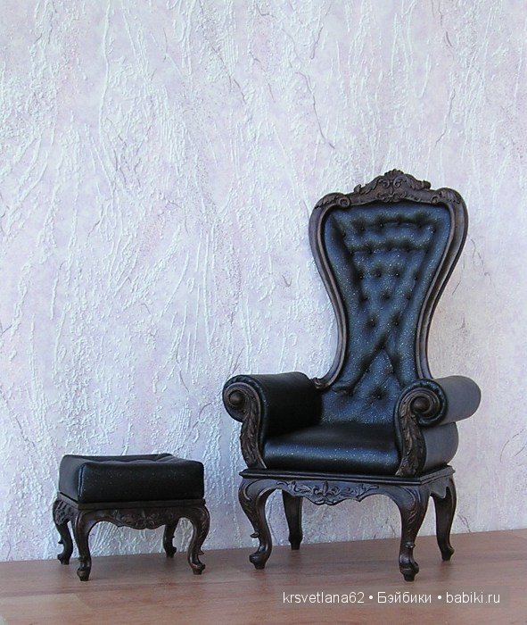 Кресло и пуфик с королевским символом (фото 8)