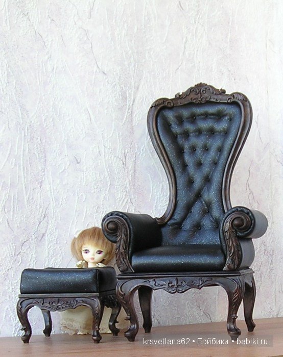 Кресло и пуфик с королевским символом (фото 10)
