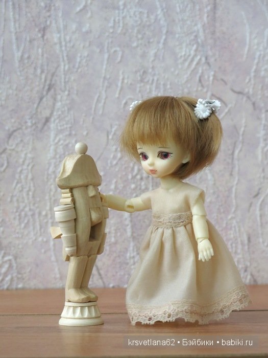 Деревянные туфельки для Золушки и щелкунчик для Мари