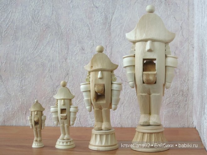 Деревянные туфельки для Золушки и щелкунчик для Мари