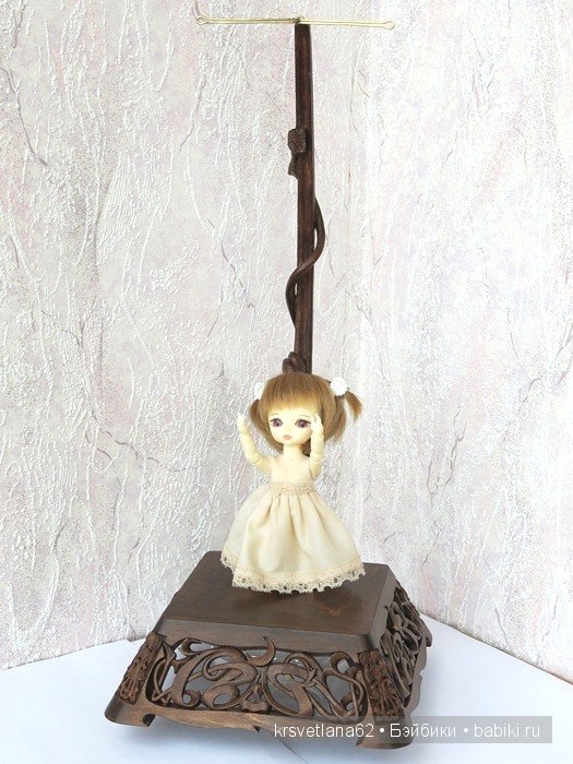 Подставки для кукол | Бэйбики Подставки для кукол — Как сделать подставку для куклы своими руками: держатели и МК (фото 6)