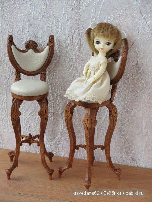 Высокие стулья с кожаной обивкой (фото 7)