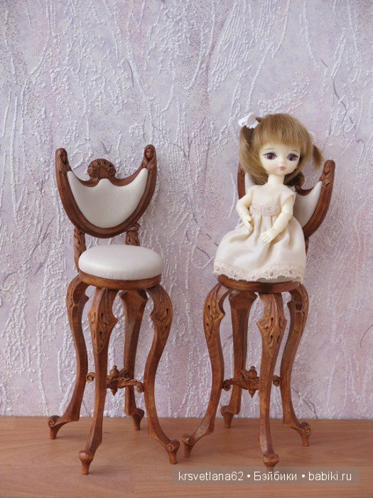 Высокие стулья с кожаной обивкой (фото 9)