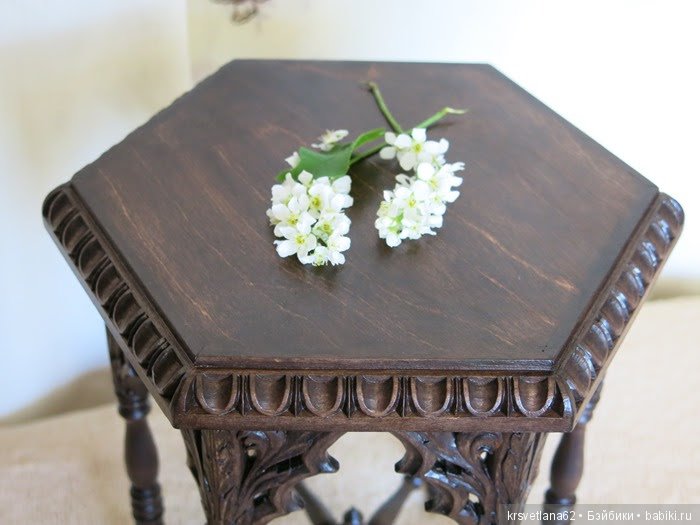 Столик в готическом стиле (фото 4)