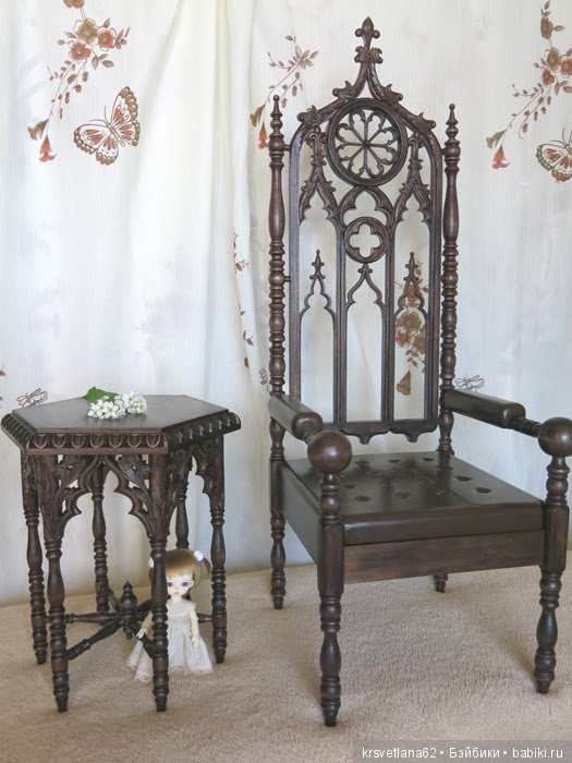 Столик в готическом стиле (фото 6)