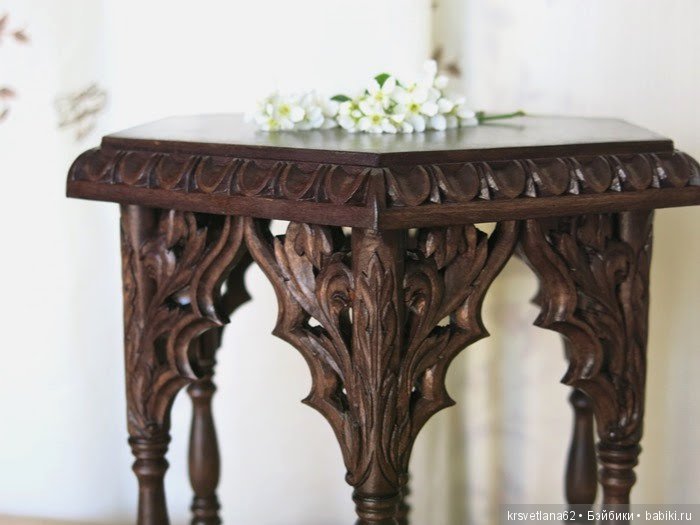 Столик в готическом стиле (фото 5)