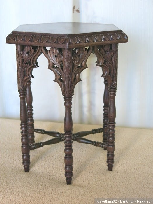 Столик в готическом стиле (фото 2)