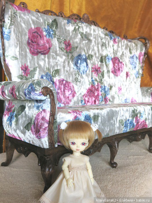 Большой диван для кукольных фотосессий (фото 10)