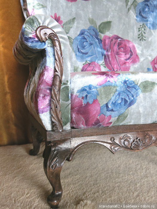 Большой диван для кукольных фотосессий (фото 5)