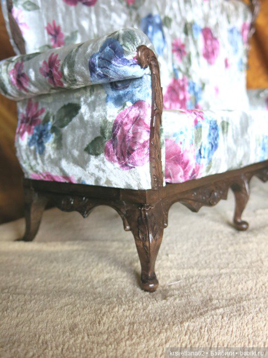 Большой диван для кукольных фотосессий (фото 9)