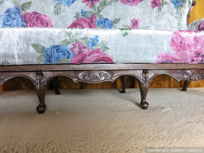 Большой диван для кукольных фотосессий (фото 4)