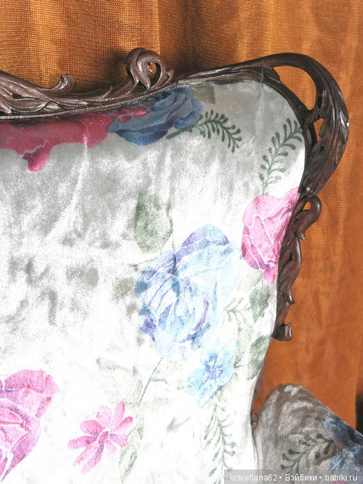 Большой диван для кукольных фотосессий (фото 2)