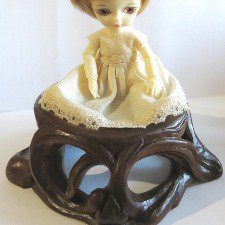 Подставка для кукол