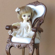 Резное кресло