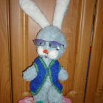 Зайку бросила хозяйка. Под дождём остался зайка.