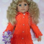 Подарила мама мне вязанный жакет.