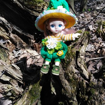 Цветочная Гномочка в весеннем лесу