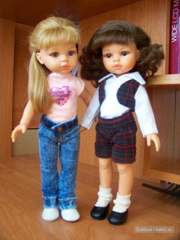 Всю одежку шила сама