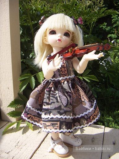 Агаша играет на скрипке Агаша играет на скрипке