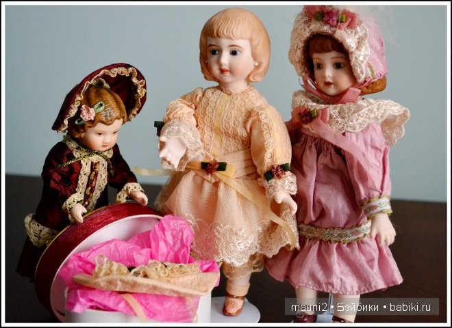 Николь и ее куклы. Из фарфора