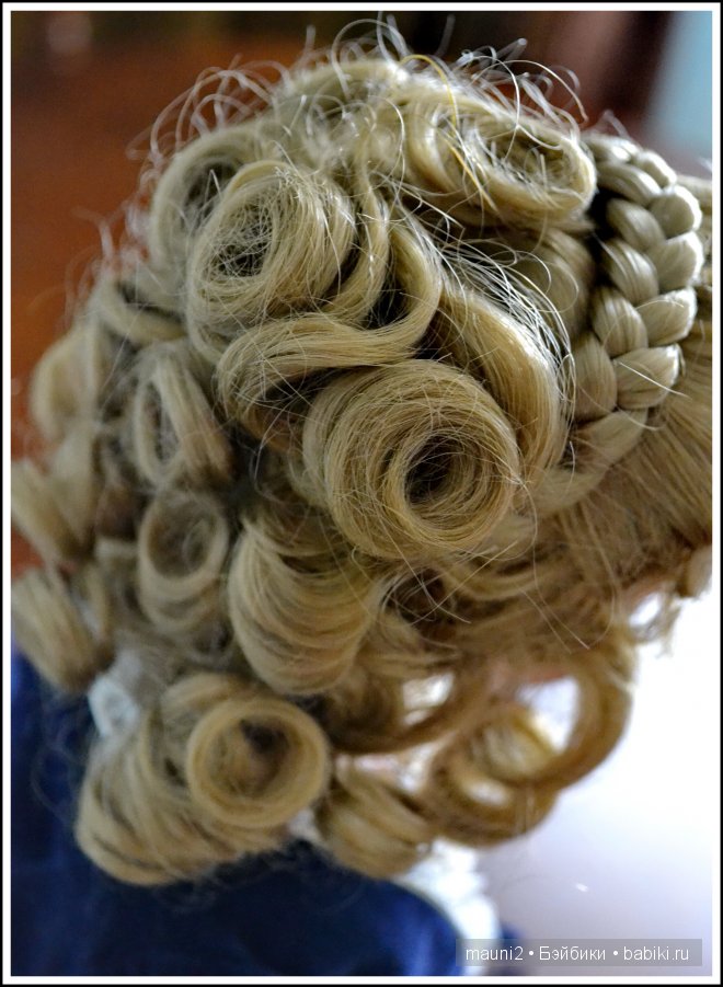 Николь и ее куклы. Из фарфора