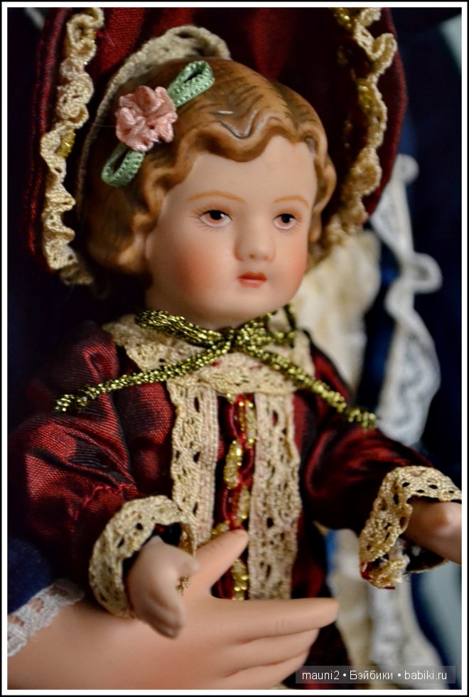 Николь и ее куклы. Из фарфора