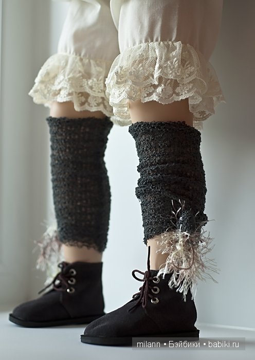 одна нога согнута в колене