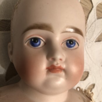 Антикварная незнакомка