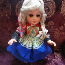 Красивая старинная кукла флиртушка