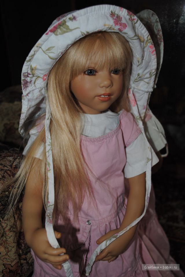 Эвелина спешит на День Рождения