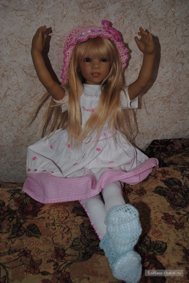 Эвелина спешит на День Рождения